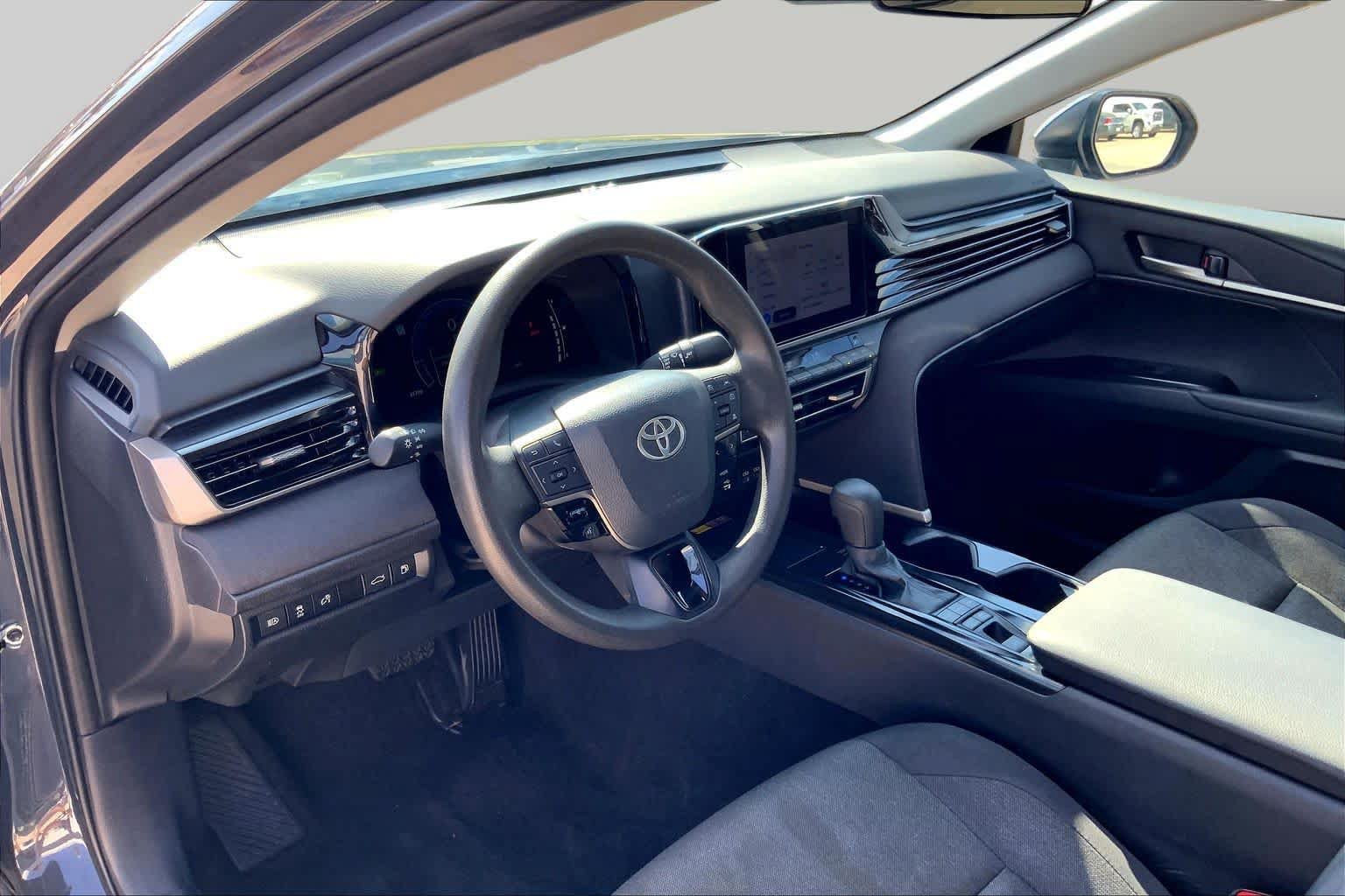 Used 2025 Toyota Camry LE FWD image 18