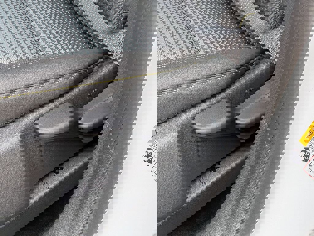 New 2026 Chevrolet Trax LT w/ Sunroof Package FWD image 16