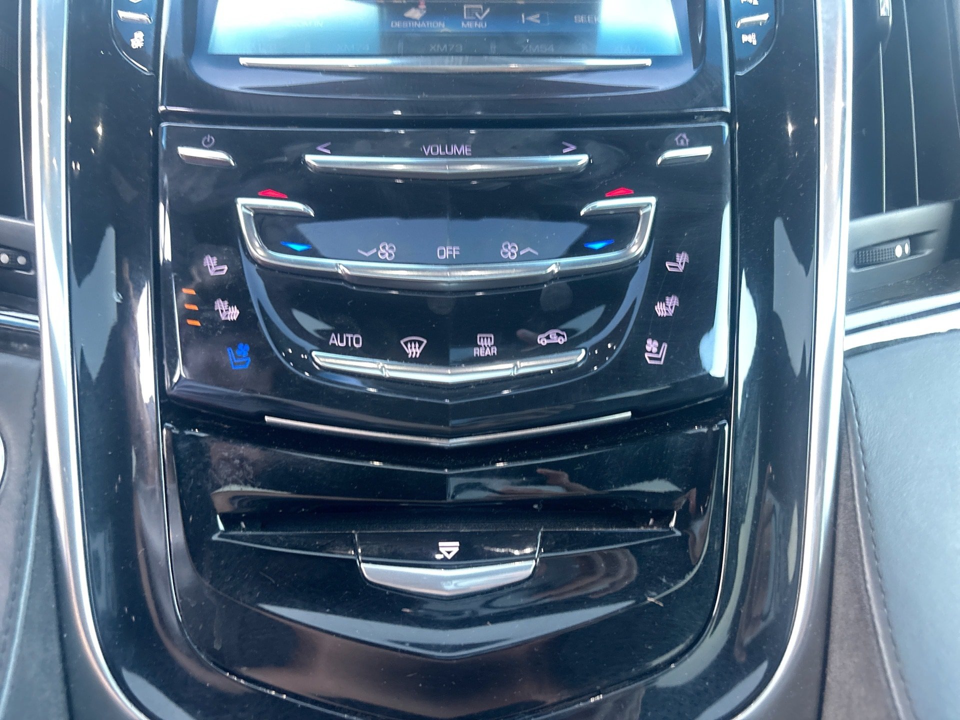 Used 2019 Cadillac Escalade ESV Platinum AWD/4WD image 17