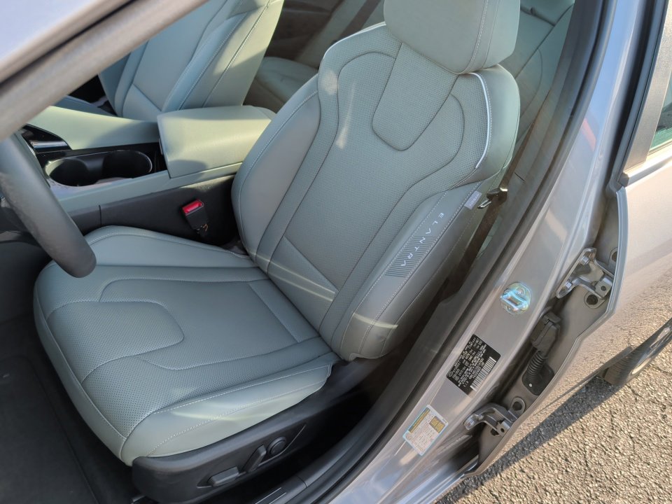 Certified 2025 Hyundai Elantra Limited image 30
