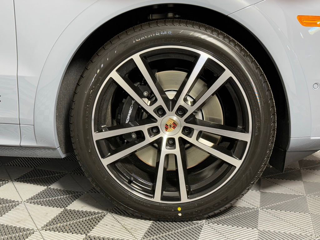 New 2026 Porsche Cayenne GTS image 14