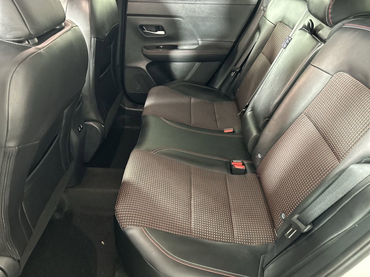 Used 2025 Nissan Kicks SR FWD image 23
