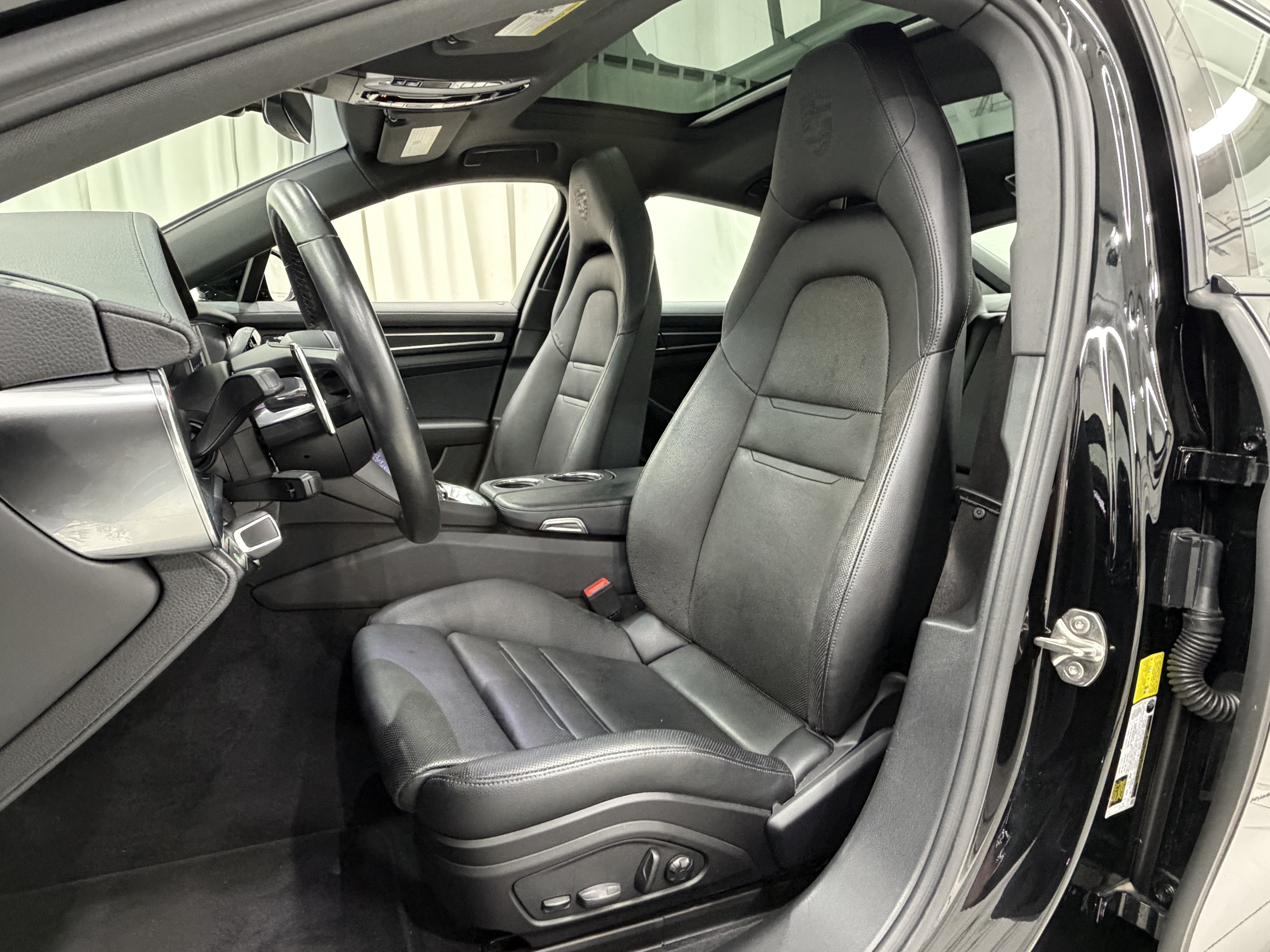 Certified 2023 Porsche Panamera 4 Platinum Edition AWD/4WD image 32