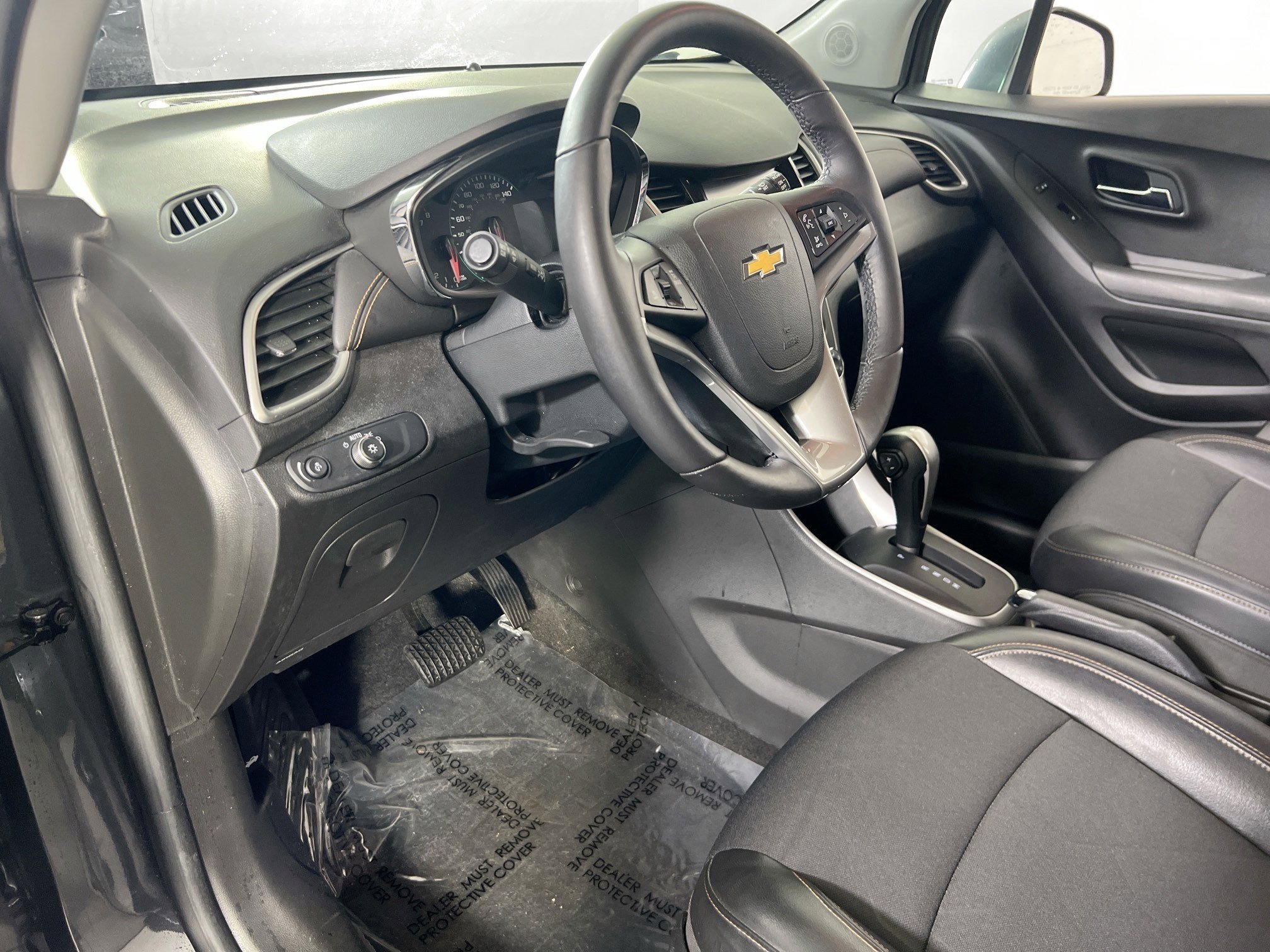 Used 2017 Chevrolet Trax LT w/ LT Convenience Package FWD image 9