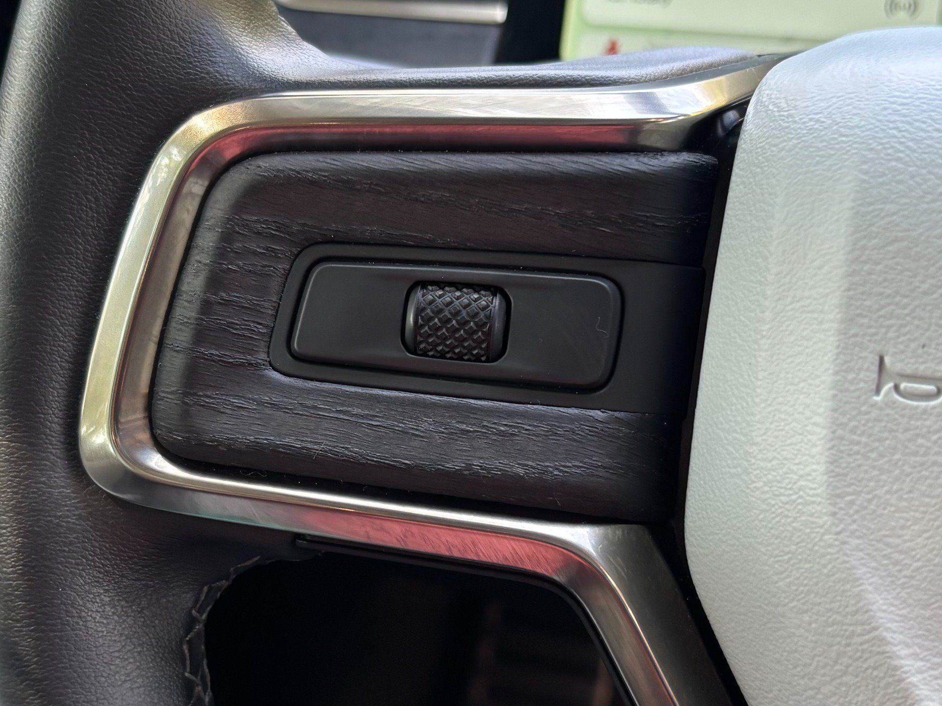 Used 2024 Rivian R1S Adventure Dual AWD/4WD image 40