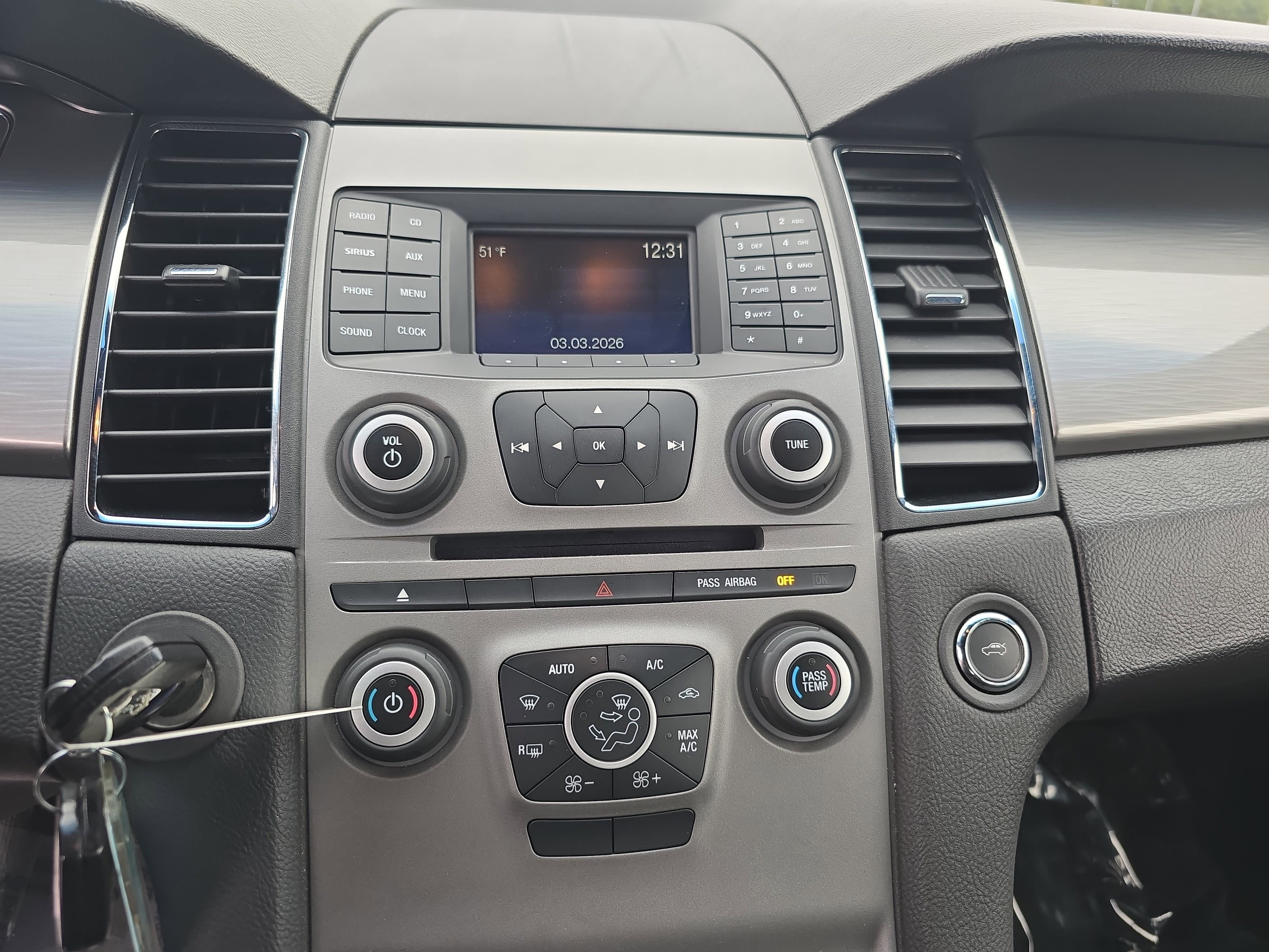 Used 2016 Ford Taurus SEL image 19