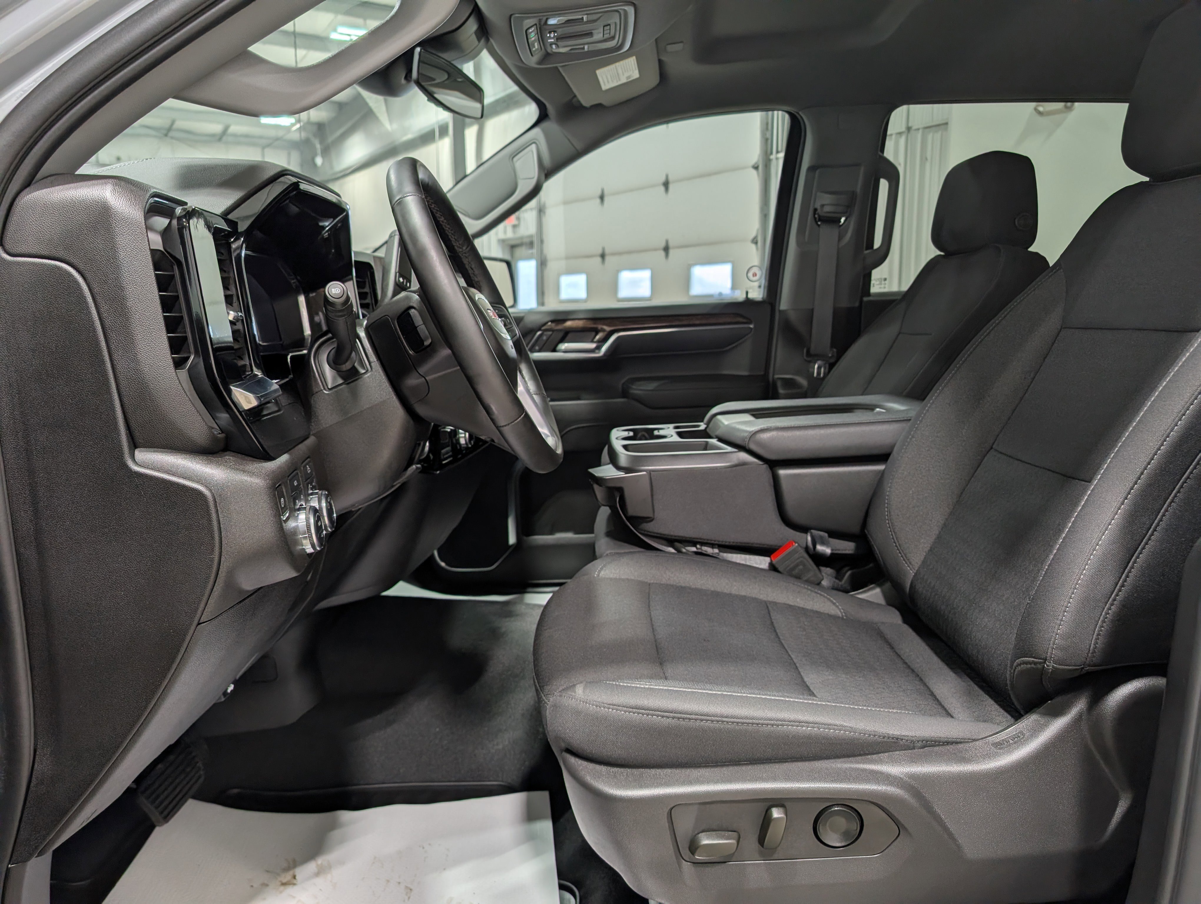 Used 2024 GMC Sierra 1500 SLE w/ Preferred Package image 16