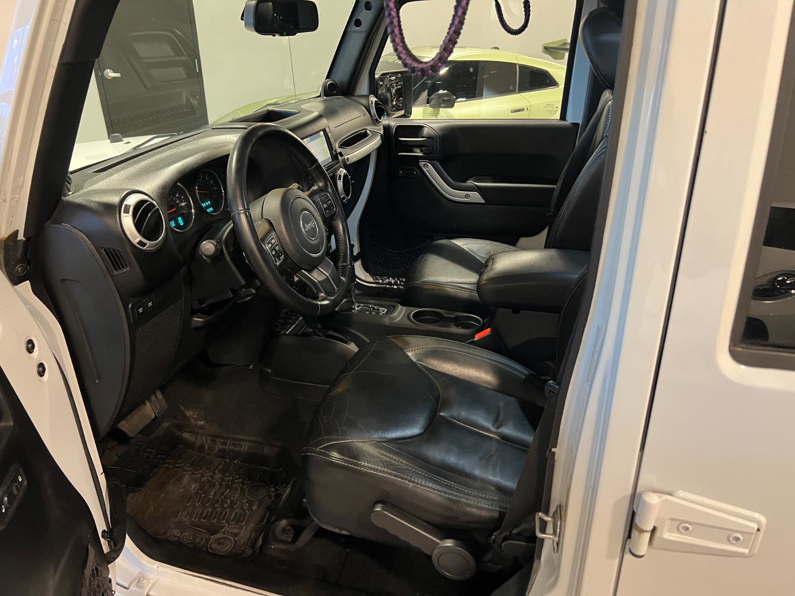 Used 2014 Jeep Wrangler Unlimited Rubicon w/ Dual Top Group image 10