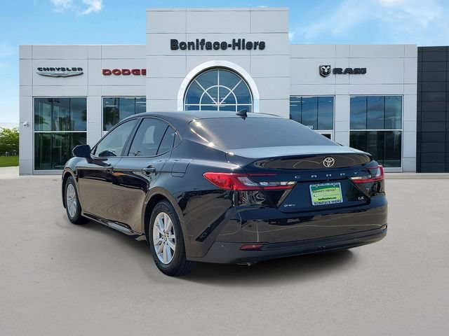 Used 2025 Toyota Camry LE FWD image 4