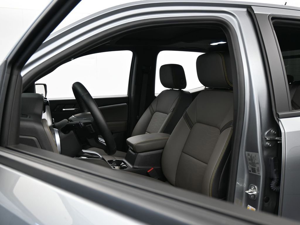 Used 2025 Chevrolet Colorado ZR2 w/ Technology Package AWD/4WD image 10