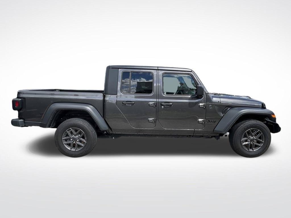 Certified 2025 Jeep Gladiator Sport AWD/4WD image 3