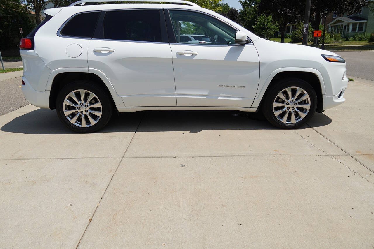 Used 2018 Jeep Cherokee Overland AWD/4WD image 4