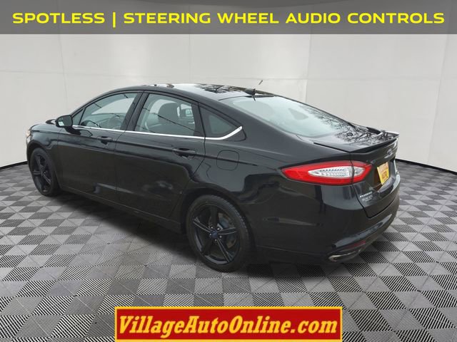 Used 2016 Ford Fusion SE image 2