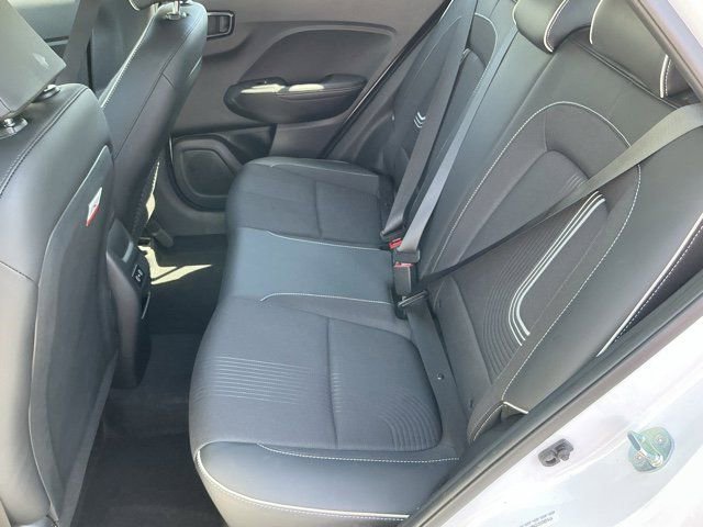 Used 2025 Hyundai Venue Limited FWD image 11