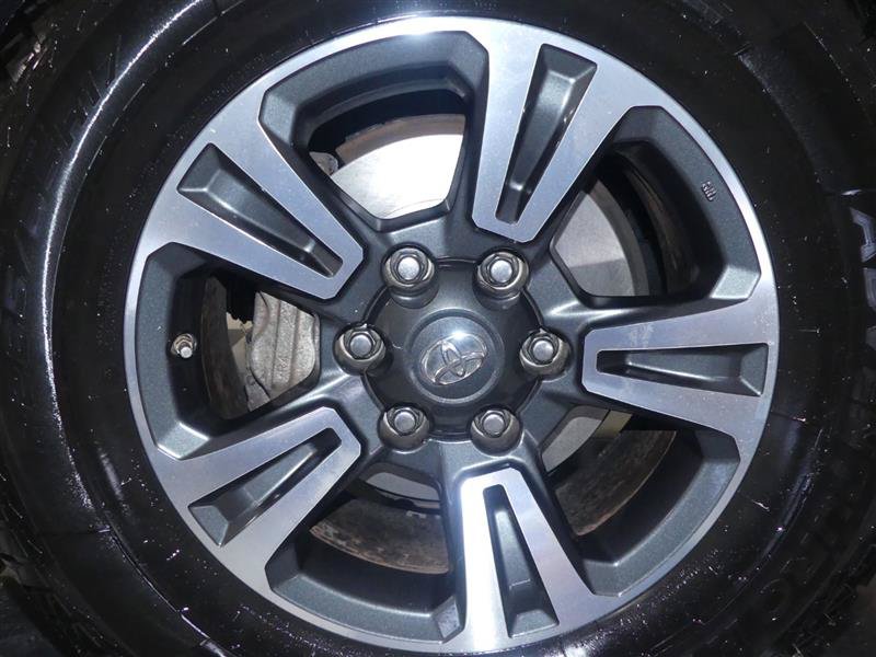 Used 2019 Toyota Tacoma TRD Sport AWD/4WD image 32