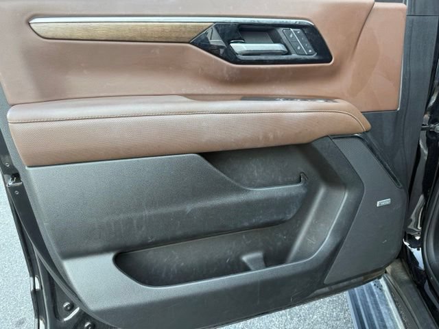 Used 2025 Chevrolet Tahoe High Country AWD/4WD image 21