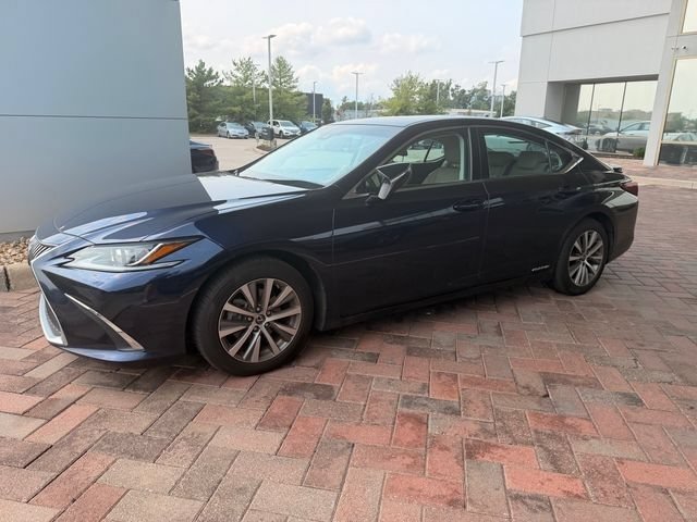Used 2021 Lexus ES 300h w/ Premium Package FWD image 4