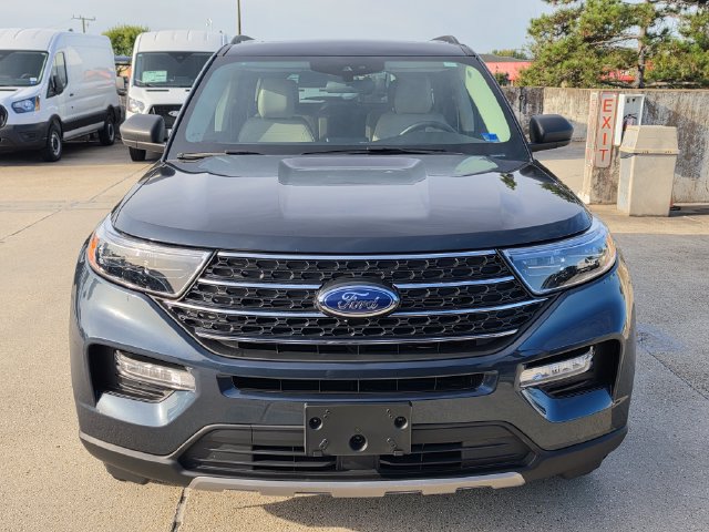 Used 2024 Ford Explorer XLT w/ Equipment Group 202A AWD/4WD image 2
