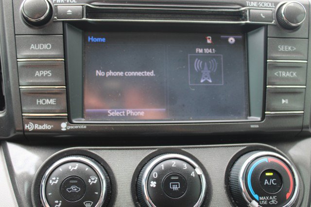 Used 2015 Toyota RAV4 LE FWD image 25