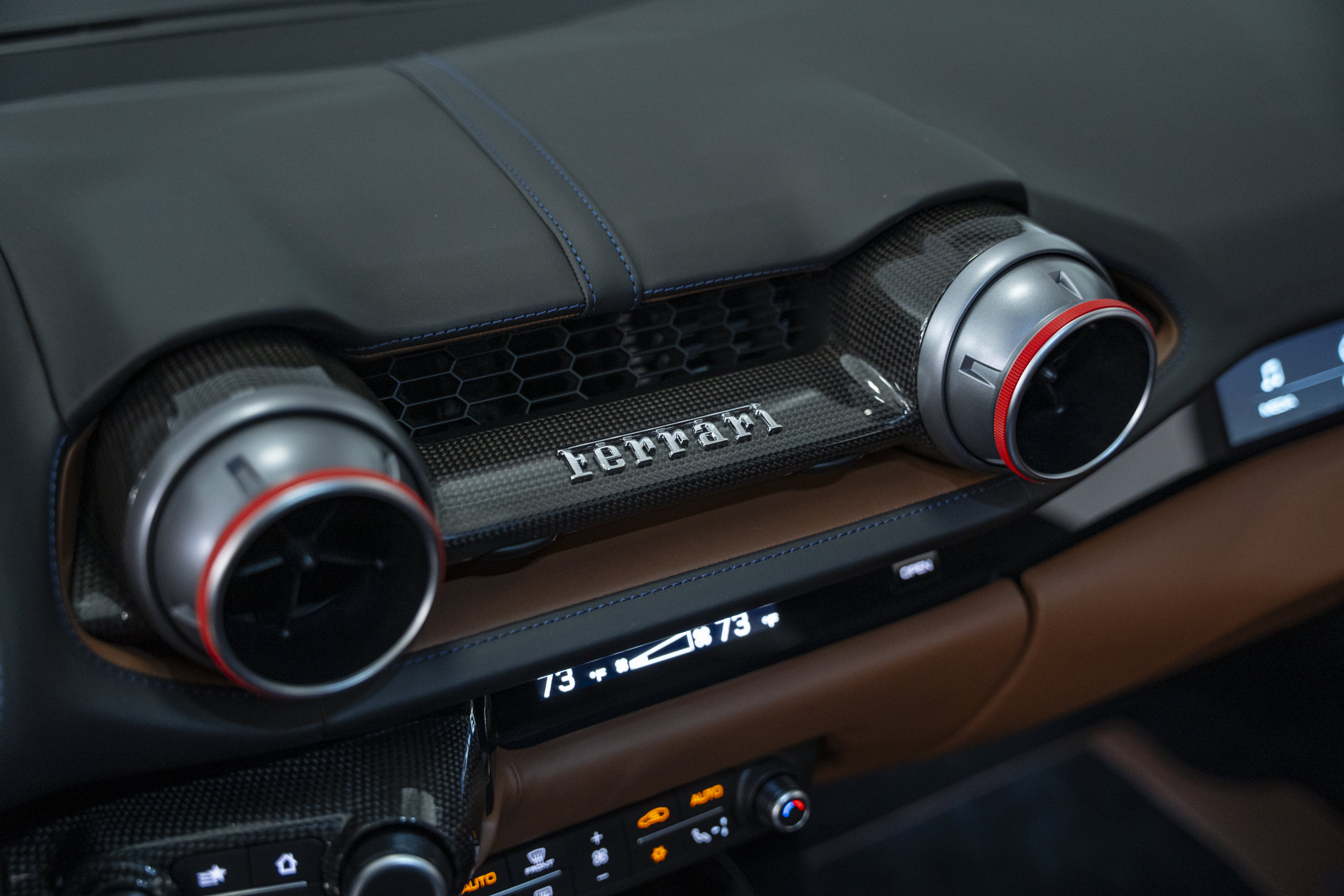 Used 2019 Ferrari 812 Superfast RWD image 36