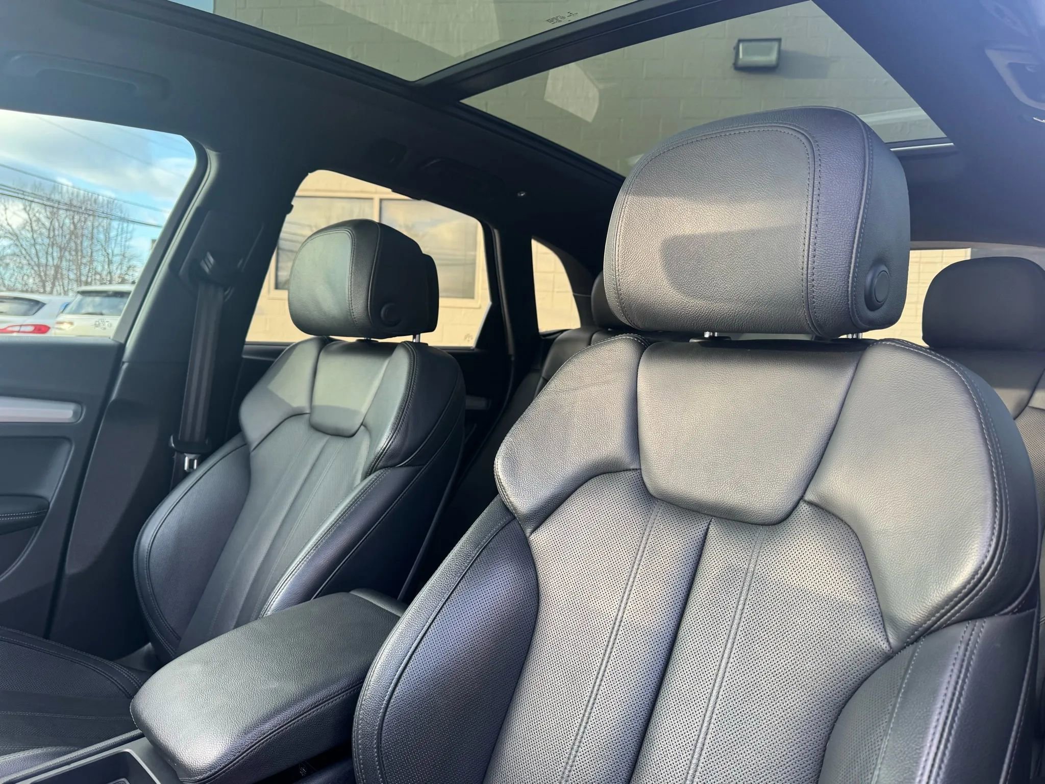 Used 2018 Audi SQ5 Premium Plus AWD/4WD image 25