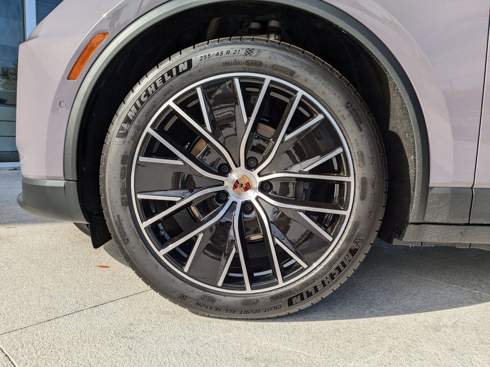 Certified 2025 Porsche Macan Electric image 29