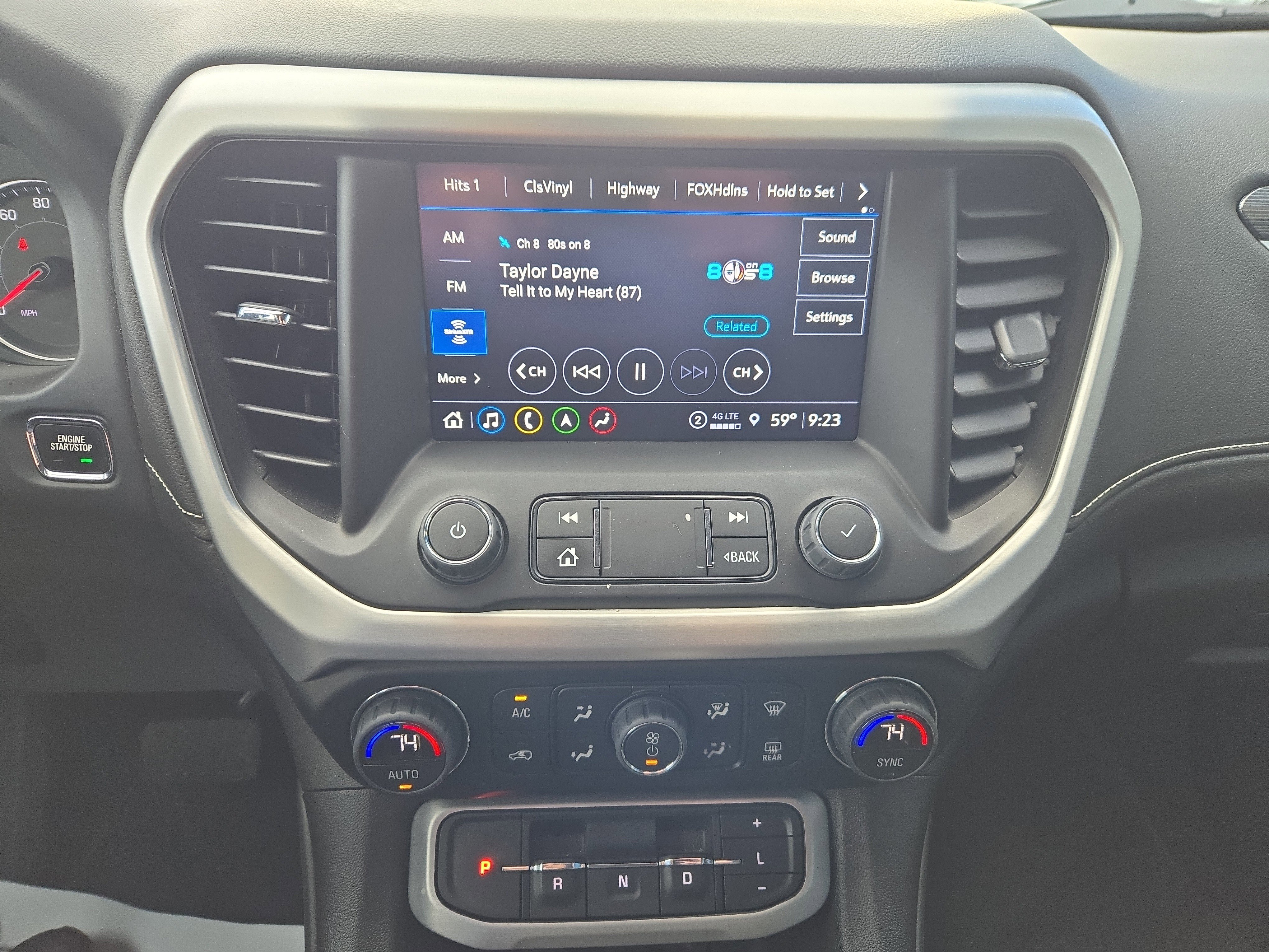 Used 2023 GMC Acadia SLT w/ Preferred Package image 7