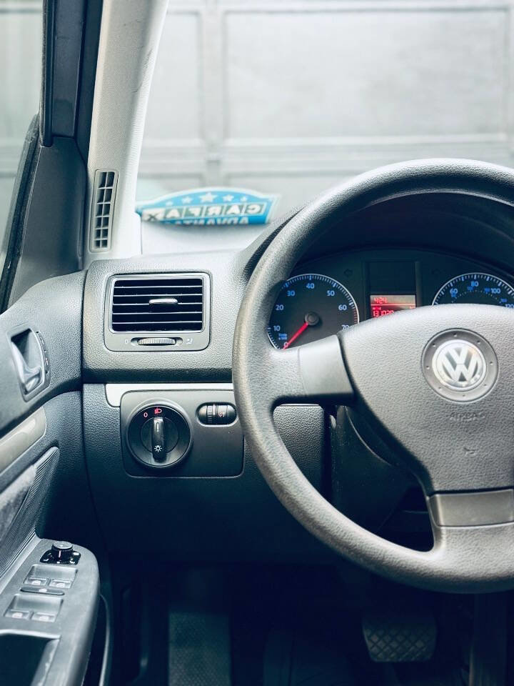 Used 2009 Volkswagen Rabbit S image 18