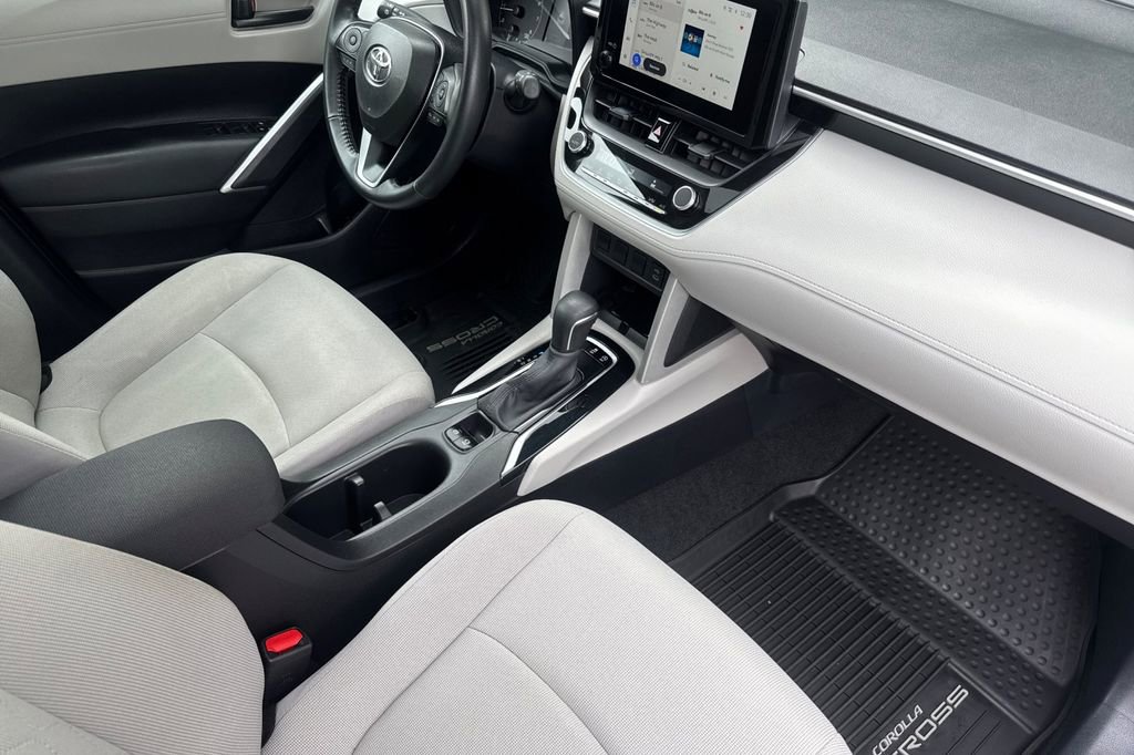 Certified 2024 Toyota Corolla Cross LE w/ Moonroof Package image 14