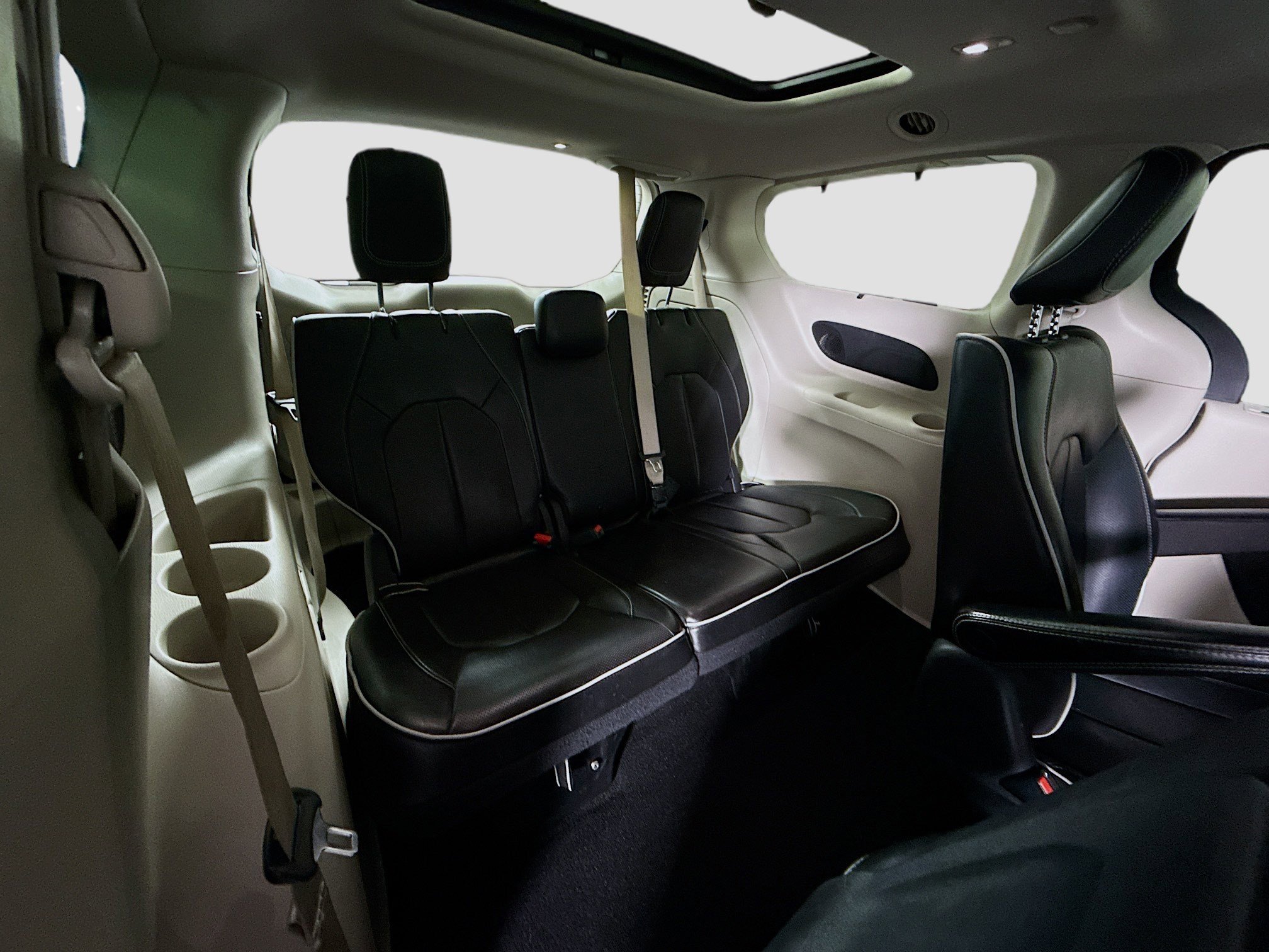 Used 2021 Chrysler Pacifica Limited w/ Premium & Safety Sphere Group image 39