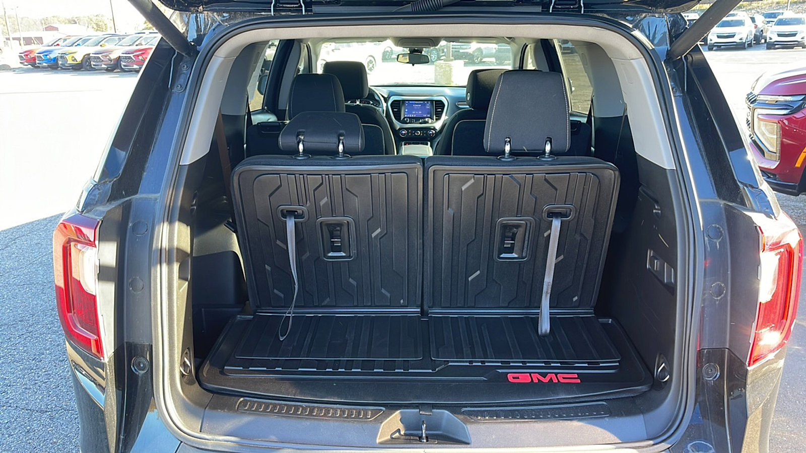 Used 2023 GMC Acadia SLE w/ Driver Convenience Package image 15