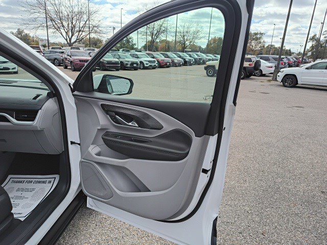 Used 2023 GMC Terrain SLE w/ Driver Convenience Package image 17
