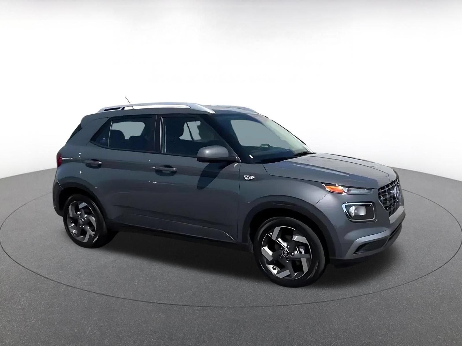 Used 2026 Hyundai Venue SEL FWD image 2