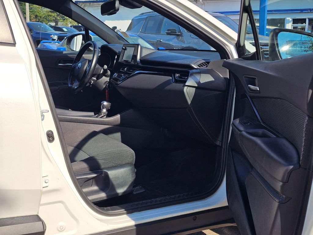 Used 2018 Toyota C-HR XLE FWD image 13