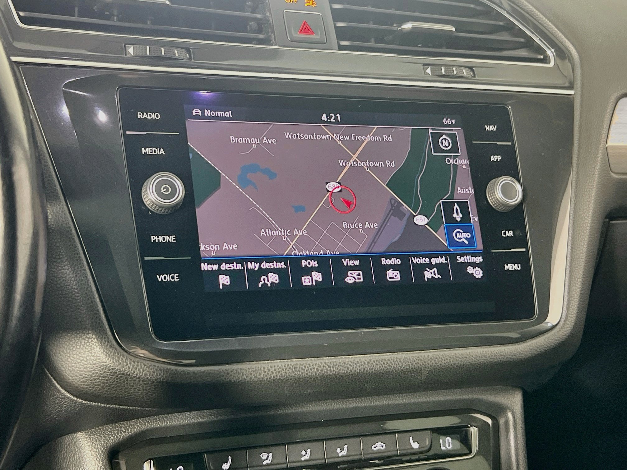 Used 2018 Volkswagen Tiguan SEL AWD/4WD image 13
