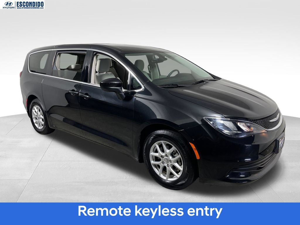 Used 2017 Chrysler Pacifica LX FWD image 7