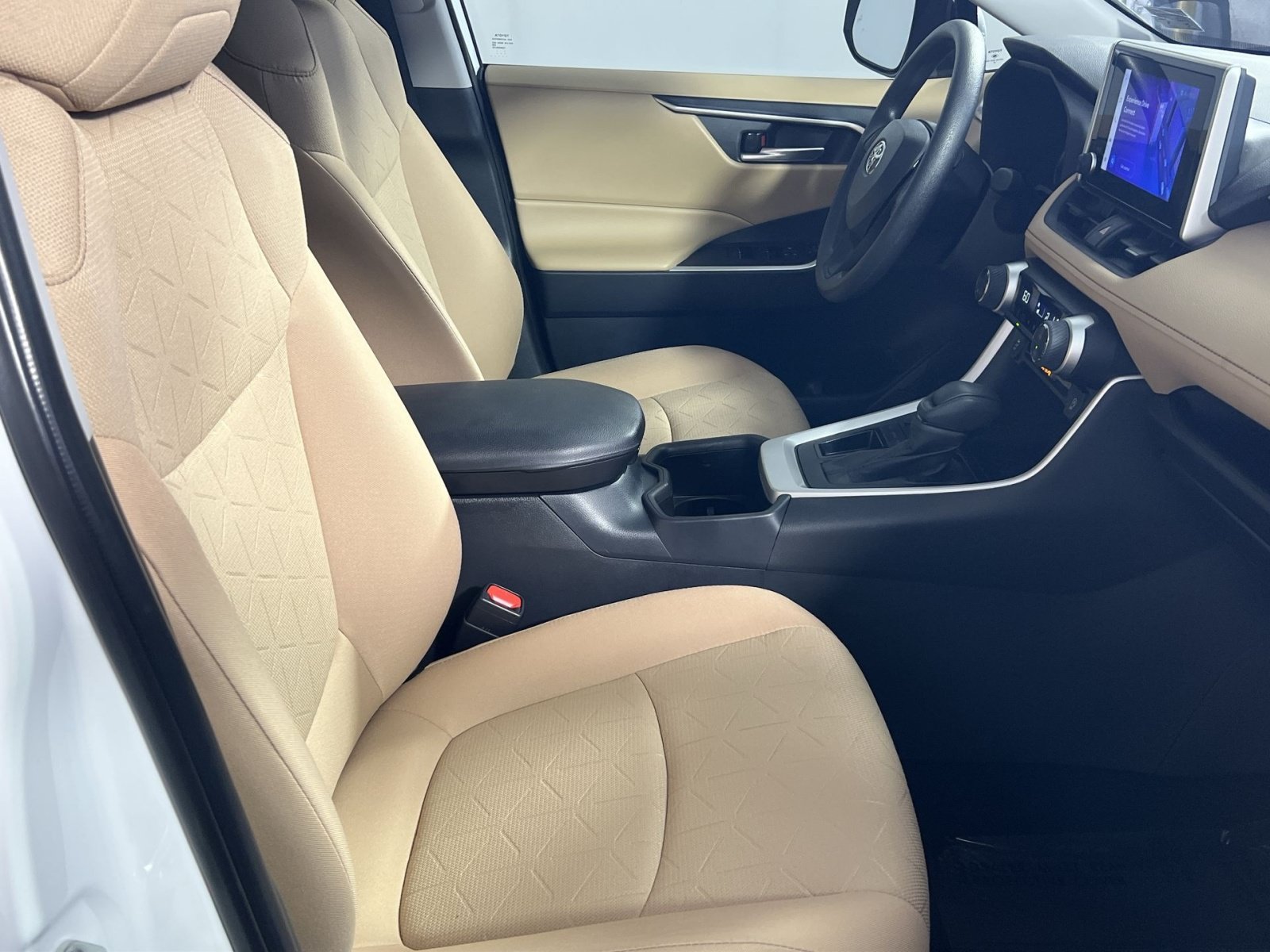 Used 2025 Toyota RAV4 XLE w/ Convenience Package FWD image 28