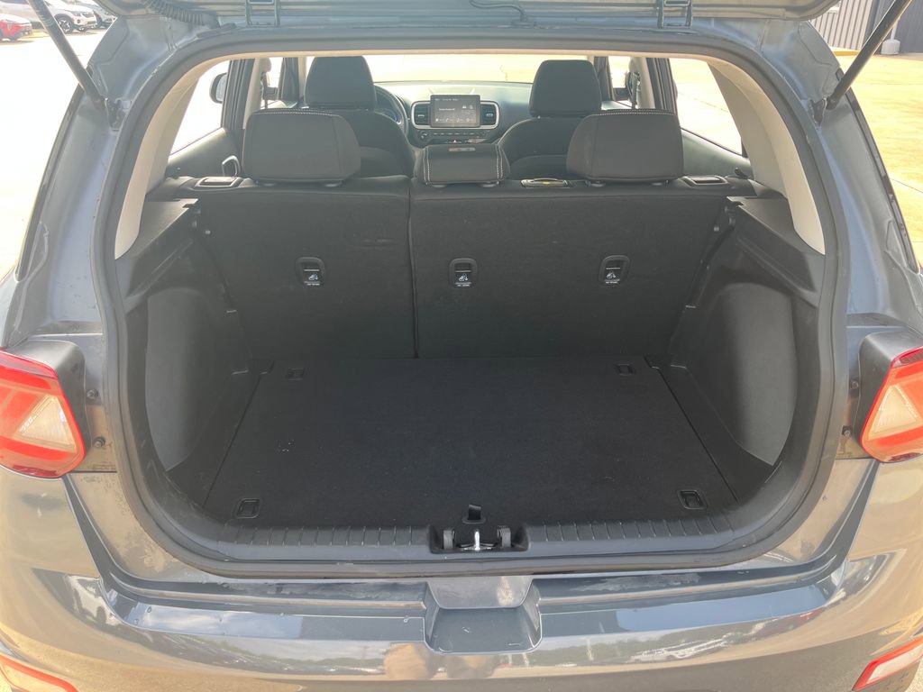 Used 2025 Hyundai Venue SEL FWD image 28