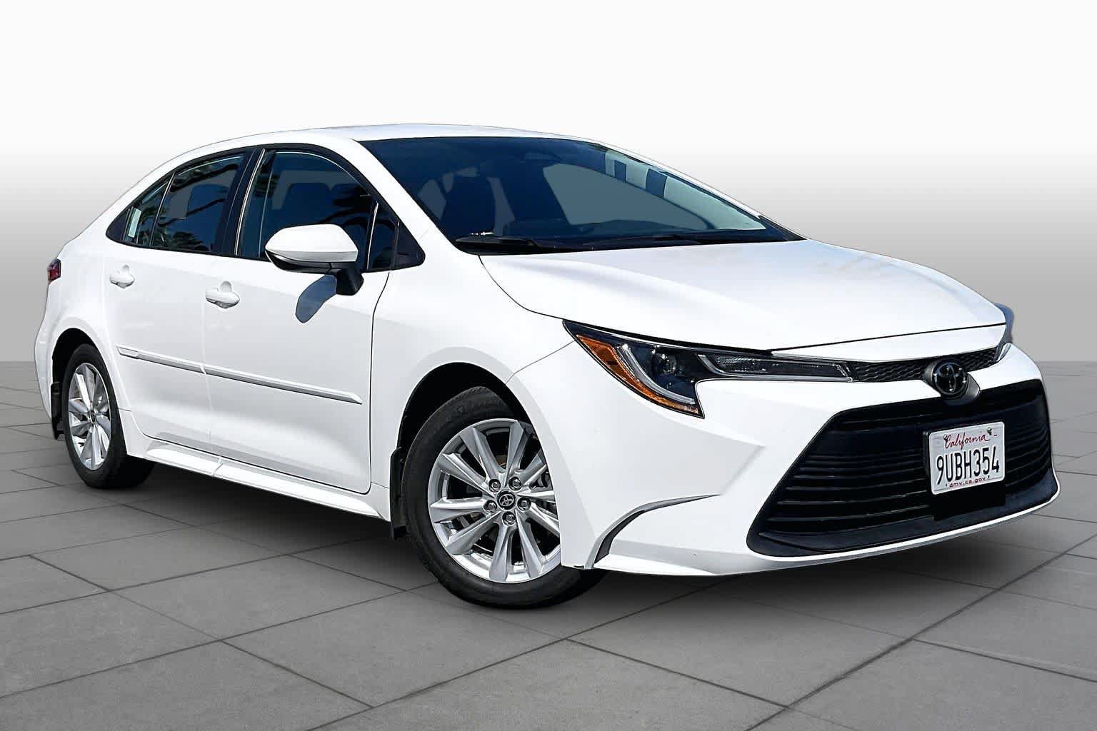 Used 2025 Toyota Corolla LE w/ LE Premium Package FWD image 2