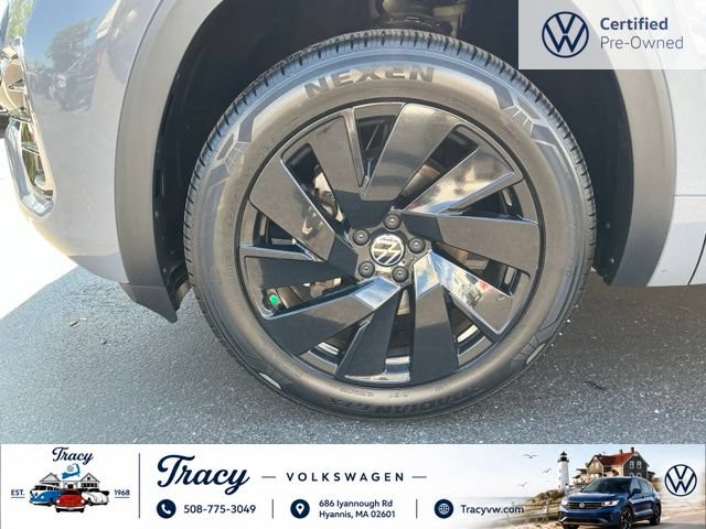 Certified 2024 Volkswagen Atlas Cross Sport SEL R-Line AWD/4WD image 17