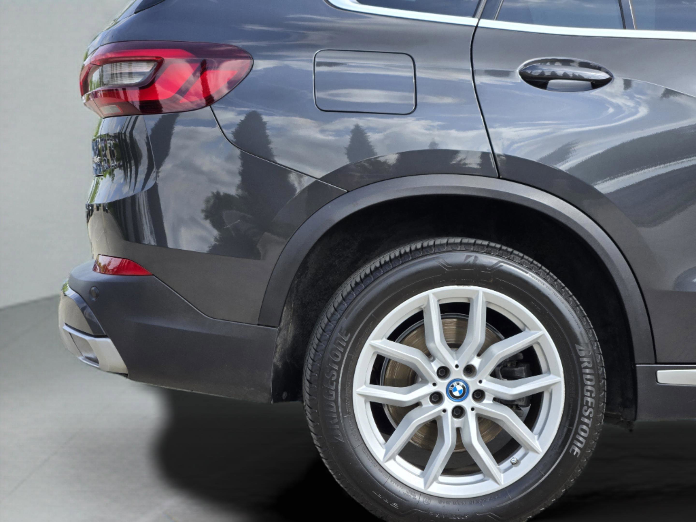 Used 2023 BMW X5 xDrive45e image 33