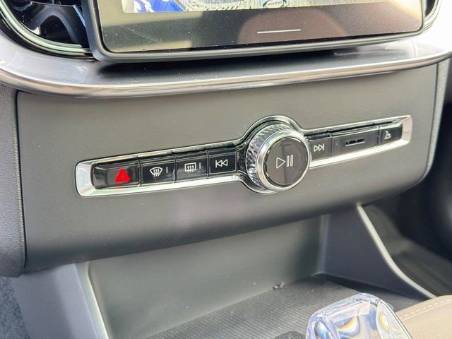 New 2026 Volvo XC90 B6 Plus w/ Protection Package Premier image 24