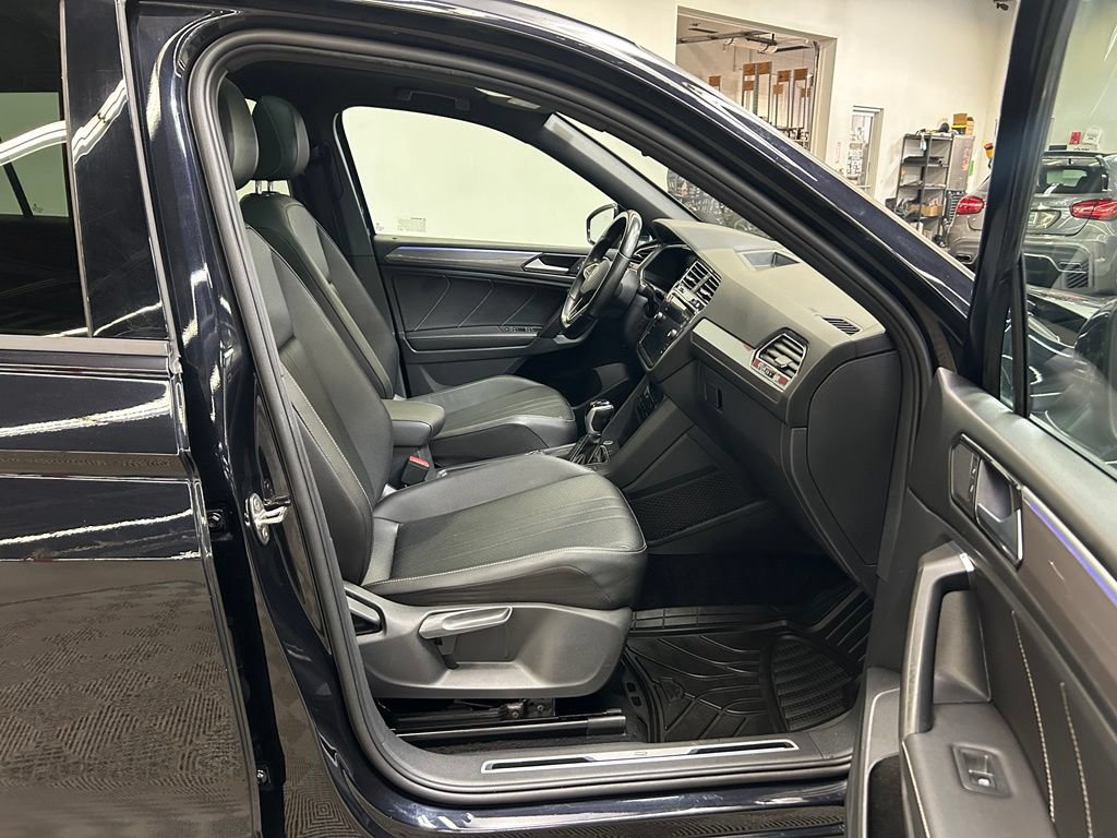 Used 2023 Volkswagen Tiguan SE R-Line AWD/4WD image 11