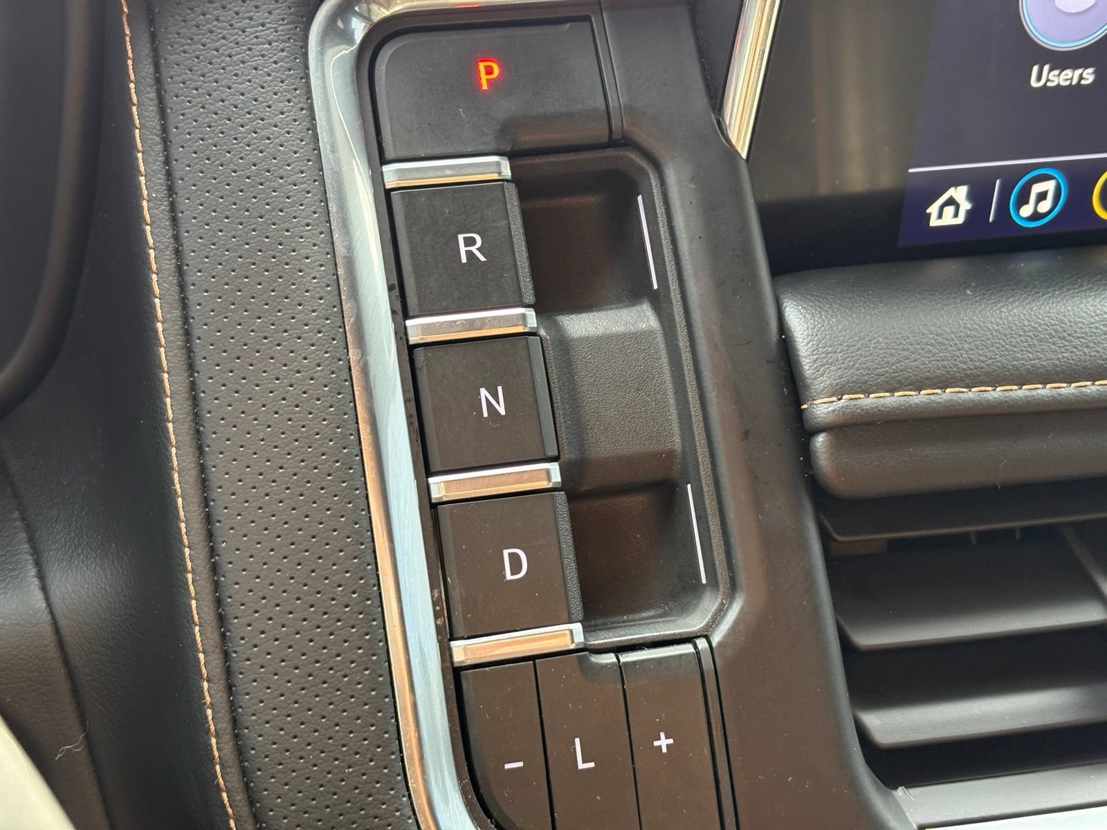 Used 2021 GMC Yukon XL AT4 w/ AT4 Premium Plus Package AWD/4WD image 19