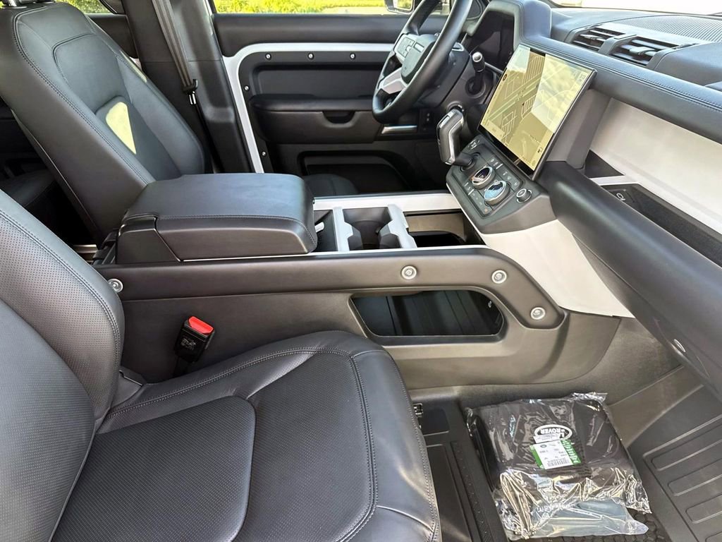 New 2026 Land Rover Defender 110 X-Dynamic SE image 10