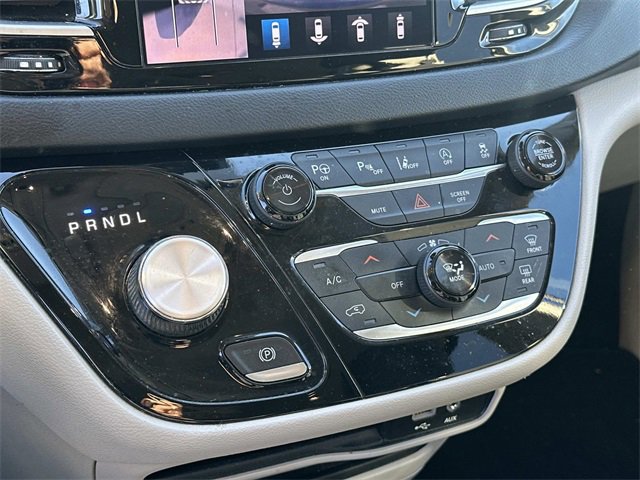 Certified 2020 Chrysler Pacifica Touring w/ Advanced Safetytec Group image 21