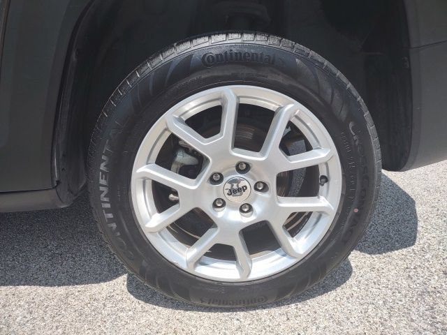 Used 2023 Jeep Renegade Latitude AWD/4WD image 26