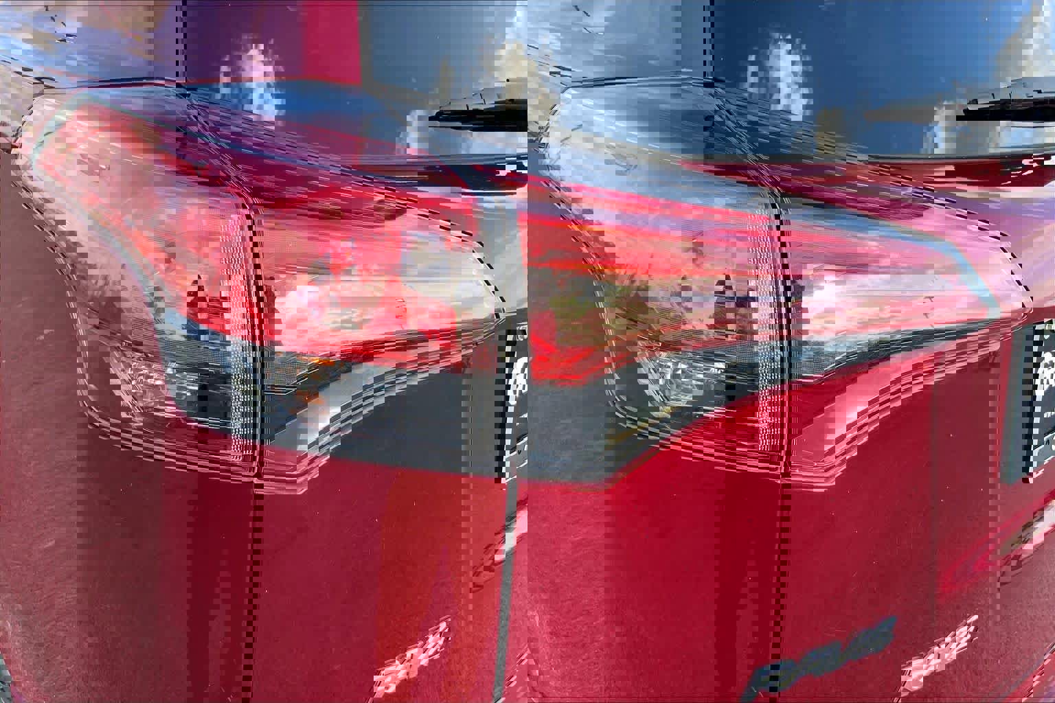 Used 2018 Toyota RAV4 LE image 27