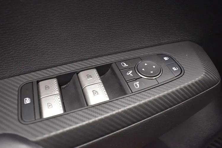 Used 2024 Mitsubishi Outlander FWD image 21