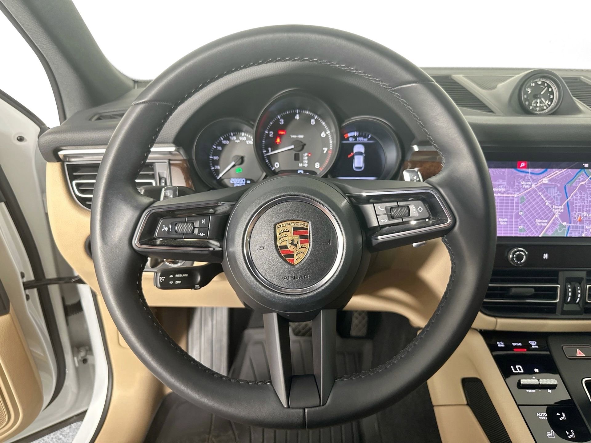 Certified 2022 Porsche Macan image 20